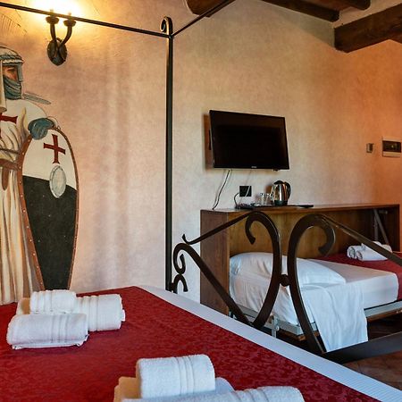 Castello Dei Templari Bed and Breakfast Λούκα Εξωτερικό φωτογραφία