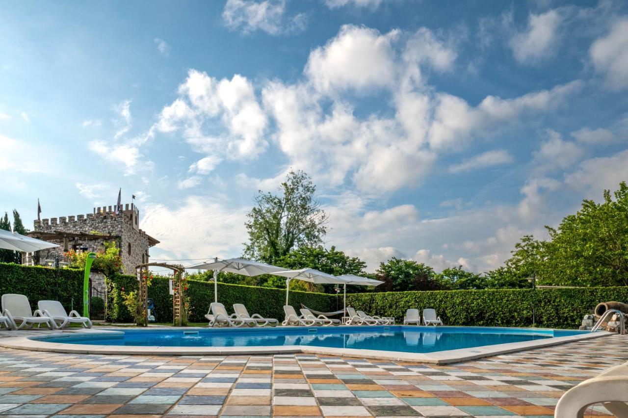 Castello Dei Templari Bed and Breakfast Λούκα Εξωτερικό φωτογραφία