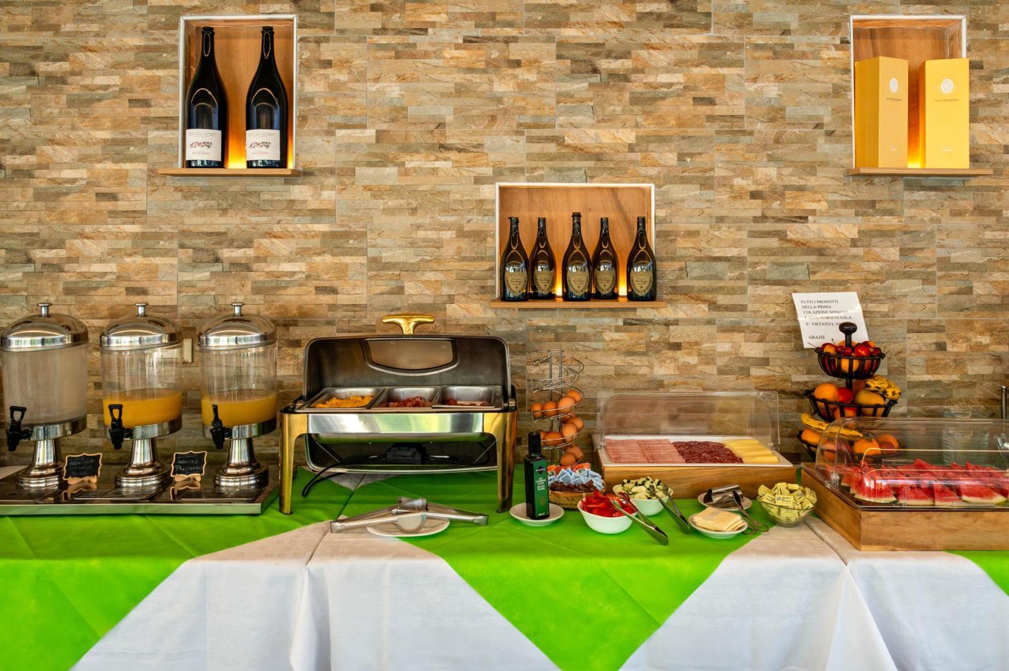 Castello Dei Templari Bed and Breakfast Λούκα Εξωτερικό φωτογραφία