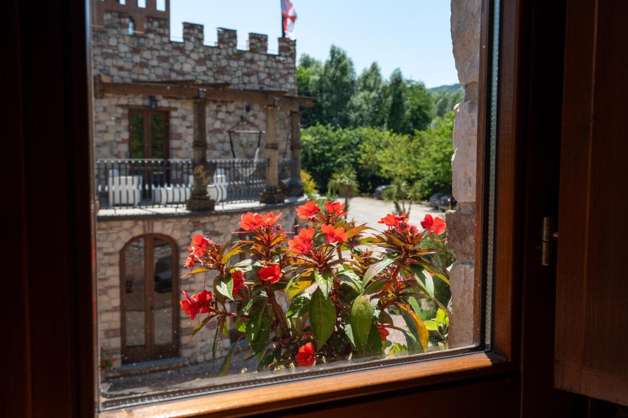 Castello Dei Templari Bed and Breakfast Λούκα Εξωτερικό φωτογραφία