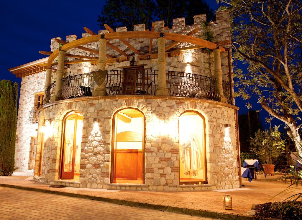 Castello Dei Templari Bed and Breakfast Λούκα Εξωτερικό φωτογραφία