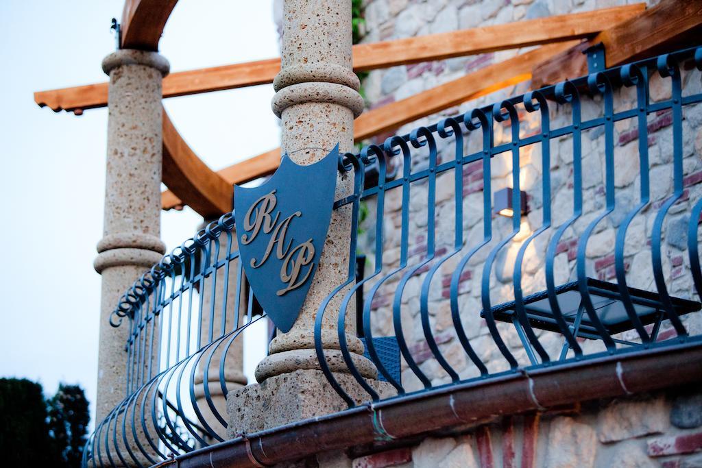 Castello Dei Templari Bed and Breakfast Λούκα Εξωτερικό φωτογραφία