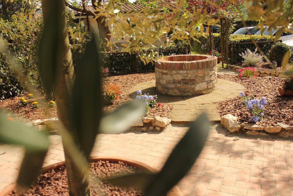 Castello Dei Templari Bed and Breakfast Λούκα Εξωτερικό φωτογραφία