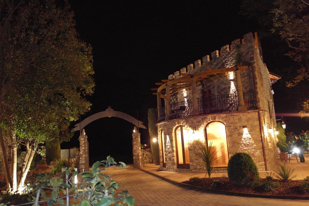 Castello Dei Templari Bed and Breakfast Λούκα Εξωτερικό φωτογραφία